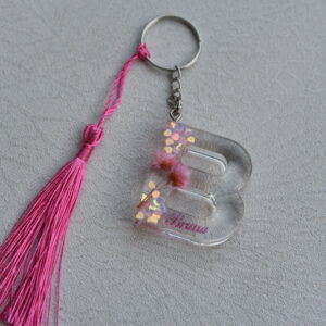 Chaveiro de Resina Letra B com Tessel Rosa